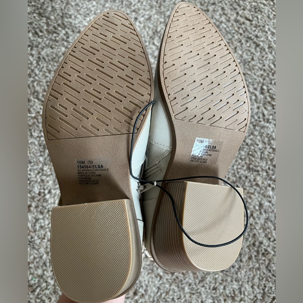 Booties - Picture 4 of 5